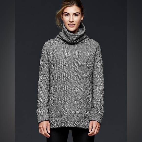 GapFit gWarm Cable-Quilt Turtleneck Pullover - Picture 4 of 4